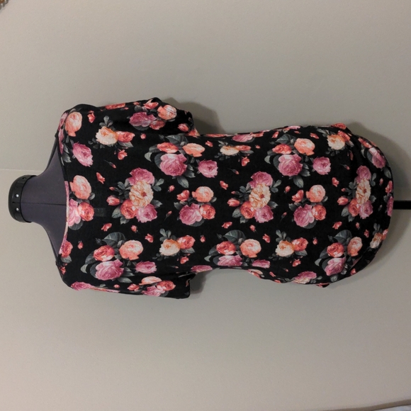 Three Seasons Maternity gathered Top - Picture 3 of 8